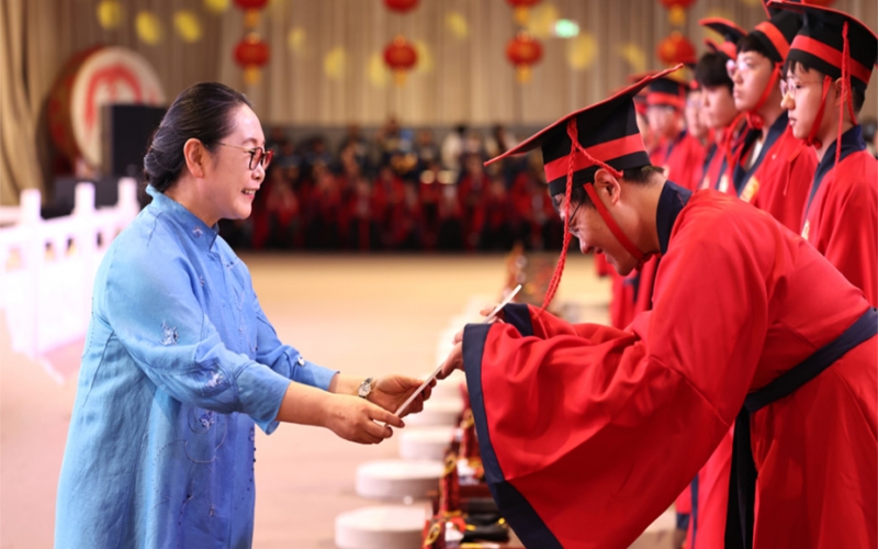 金秋扬帆，逐梦远航！今年会jnh学子成人礼典礼