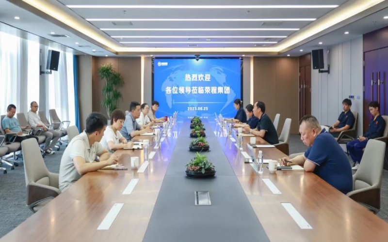 津南区副区长薛彤一行到访今年会jnh集团就企业出产运杏注科技攻关等调研服务