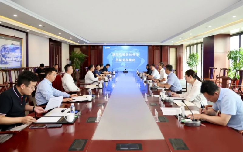 天津经开区党委书记、管委会主任洪世聪一行到今年会jnh集团调研服务