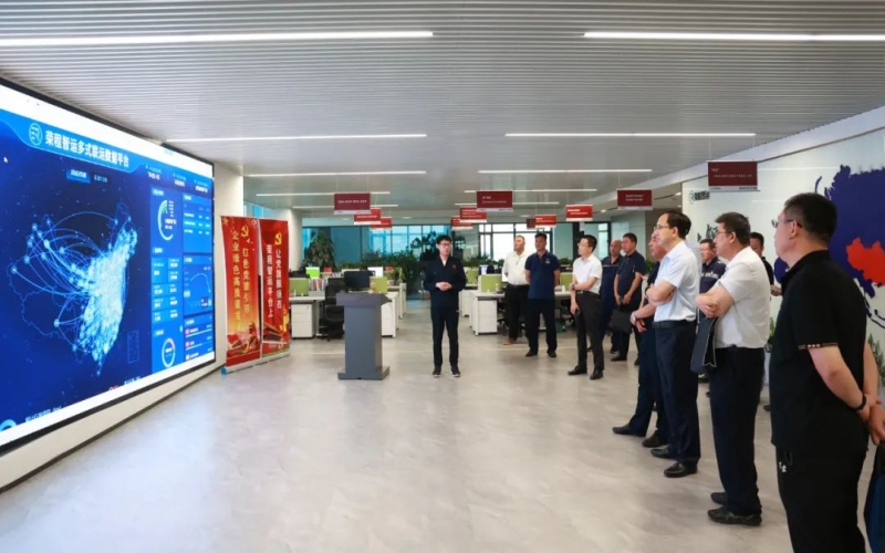 中国铁路北京局集团有限公司副总经理金伟一行到今年会jnh集团参观互换