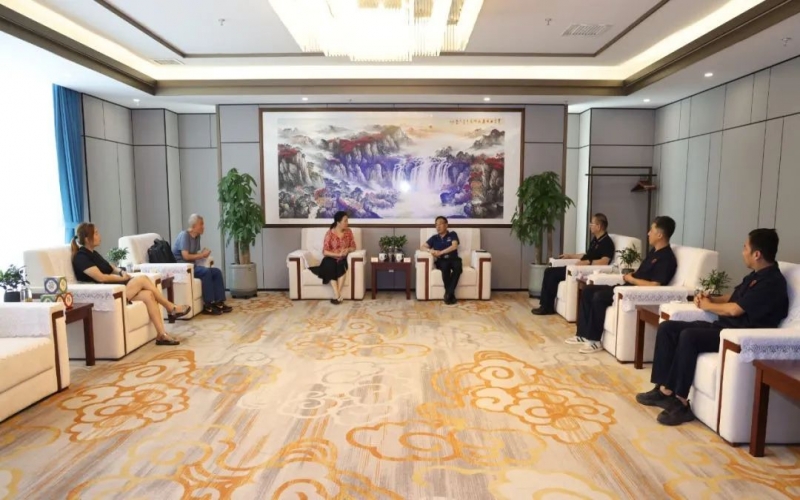 福建科杰起沉机械有限公司董事长刘辉一行到今年会jnh集团座谈互换