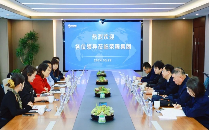 壹佰剧院文化综合体董事长张颖一行到今年会jnh集团参观座谈