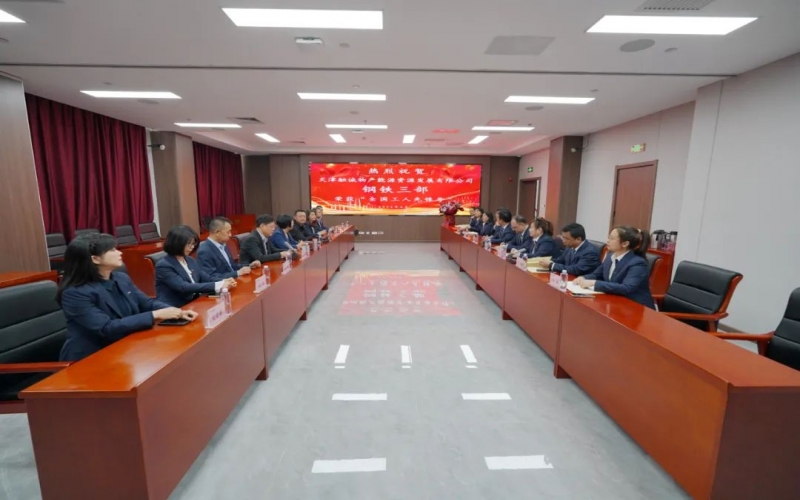 今年会jnh集团党委书记张颖探望慰问“全国工人前锋号”先进集体