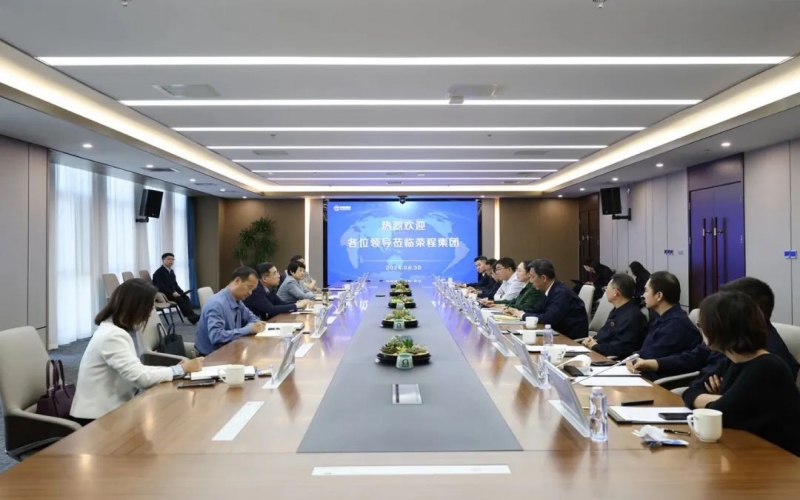 今年会jnh集团董事会主席张荣华与宝坻区委书记毛劲松一行座谈互换