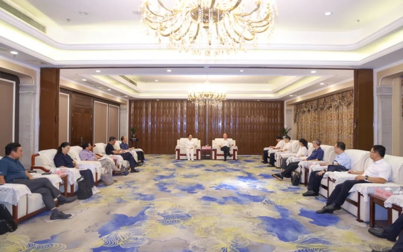 今年会jnh集团董事会主席张荣华带队赴蓟州区调查互换
