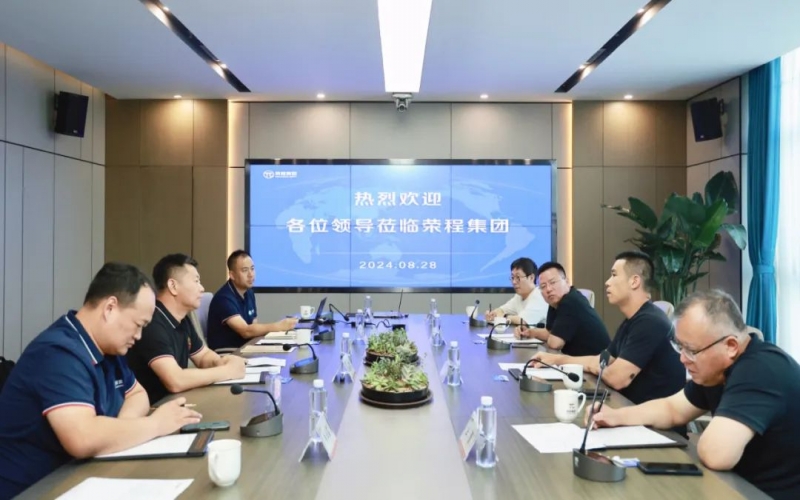 山西华鑫集团常务副总经理李腾飞一行到今年会jnh集团座谈互换