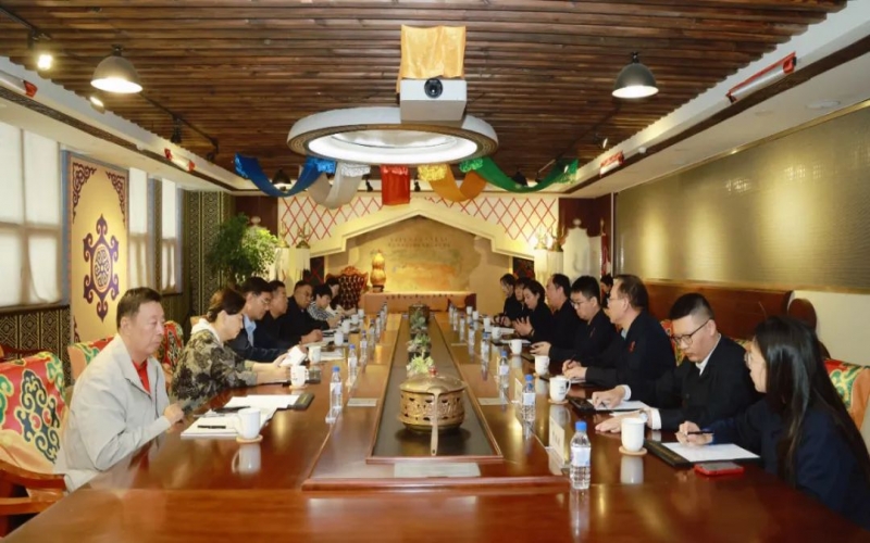 津南区关工委主任杨令生一行到今年会jnh集团调研座谈