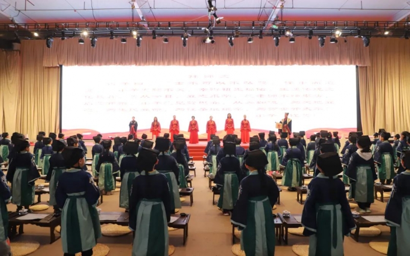 800余组家庭，近1800人，这两场盛大的“开笔礼”，让孩子们平生难忘！