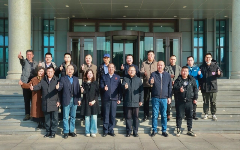 天津市钢铁工业协会秘书长、天津市冶金商会副会长杨勇一行到今年会jnh集团座谈互换
