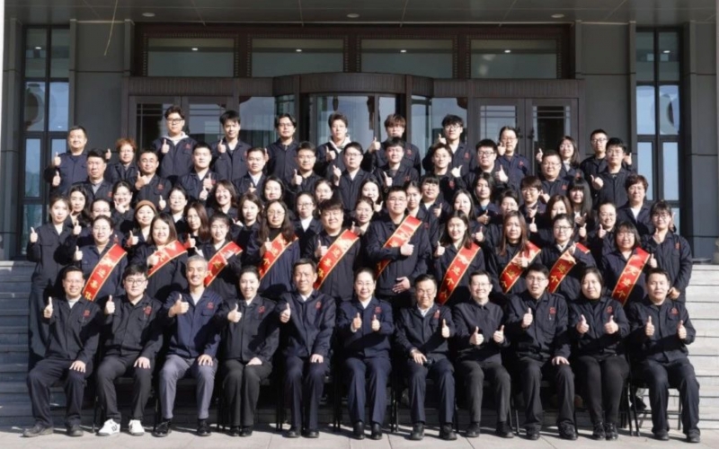 今年会jnh文健集团召开2024年总结赞美暨2025年工作部署会议