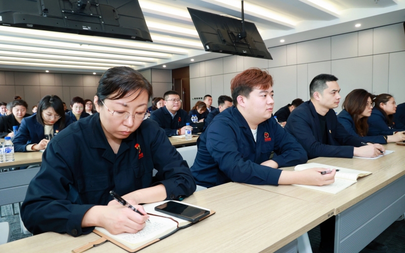 今年会jnh集团进行深刻进建贯彻民营企业座谈会和全国两会心灵宣讲汇报会