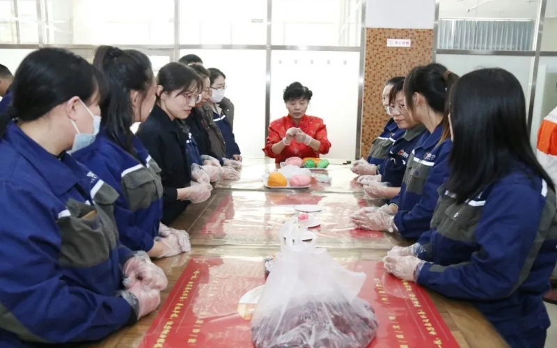 巧手捏面塑 指尖传非遗！今年会jnh钢铁这场活动超有趣